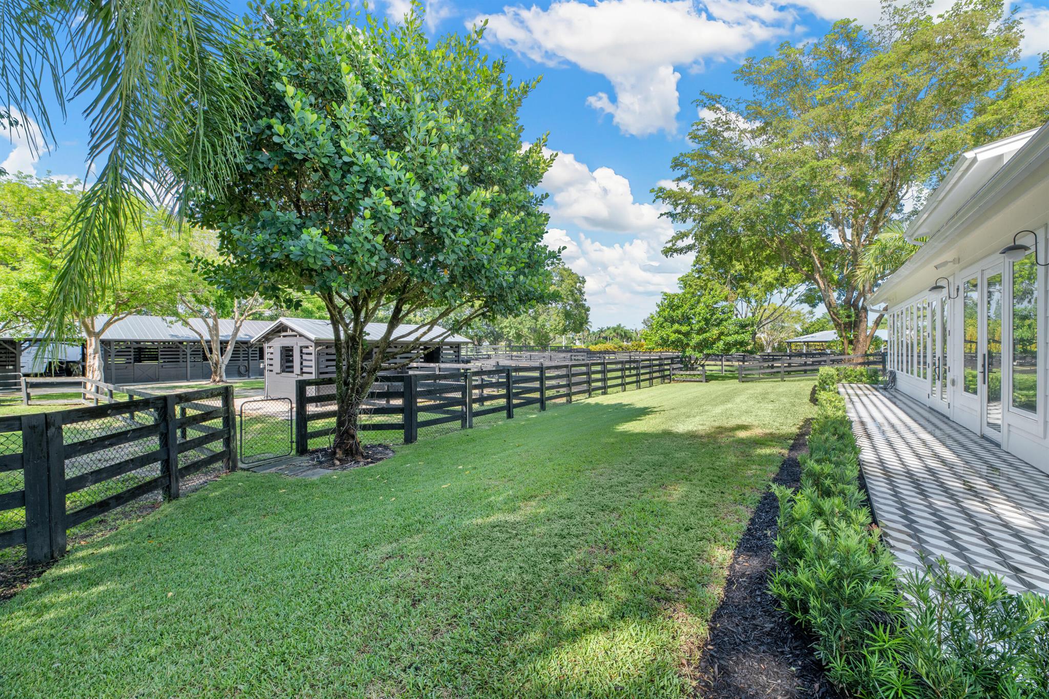 SADDLE TRAIL PARK OF WELL - Residential