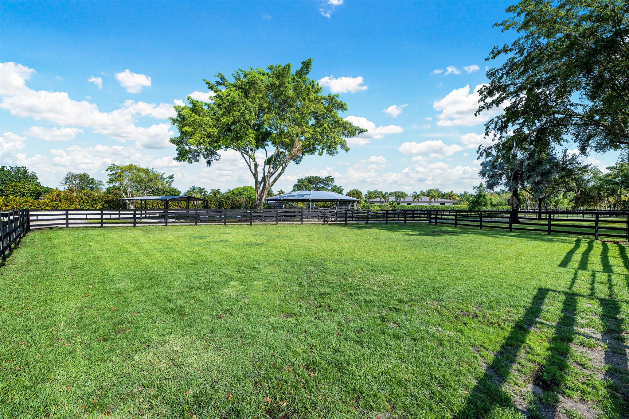 SADDLE TRAIL PARK OF WELL - Residential