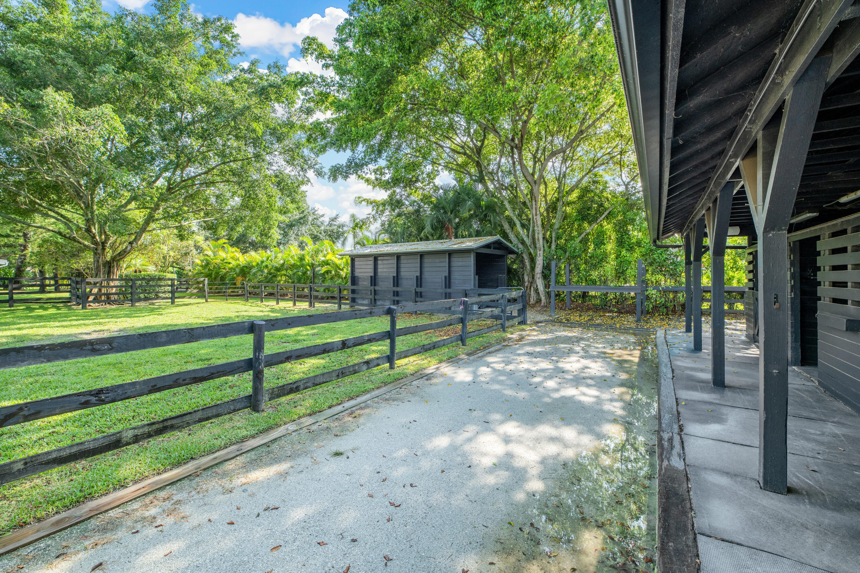 SADDLE TRAIL PARK OF WELLINGTON - Residential
