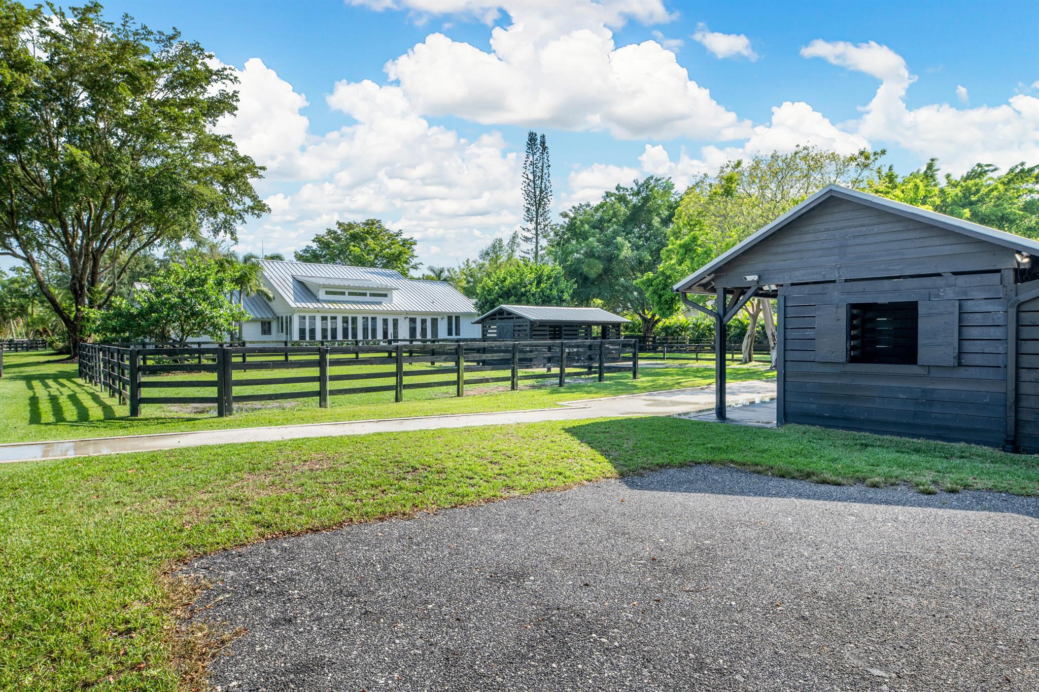 SADDLE TRAIL PARK OF WELL - Residential