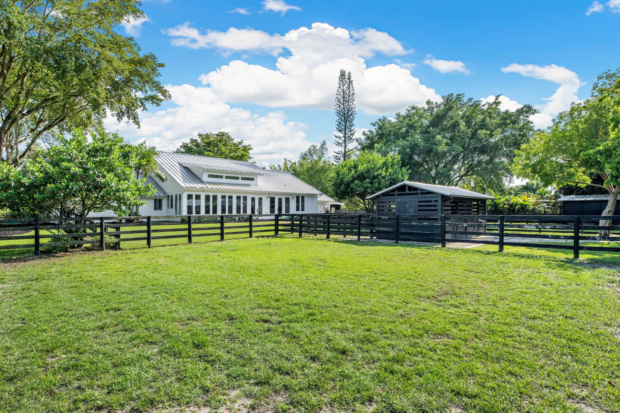 SADDLE TRAIL PARK OF WELL - Residential