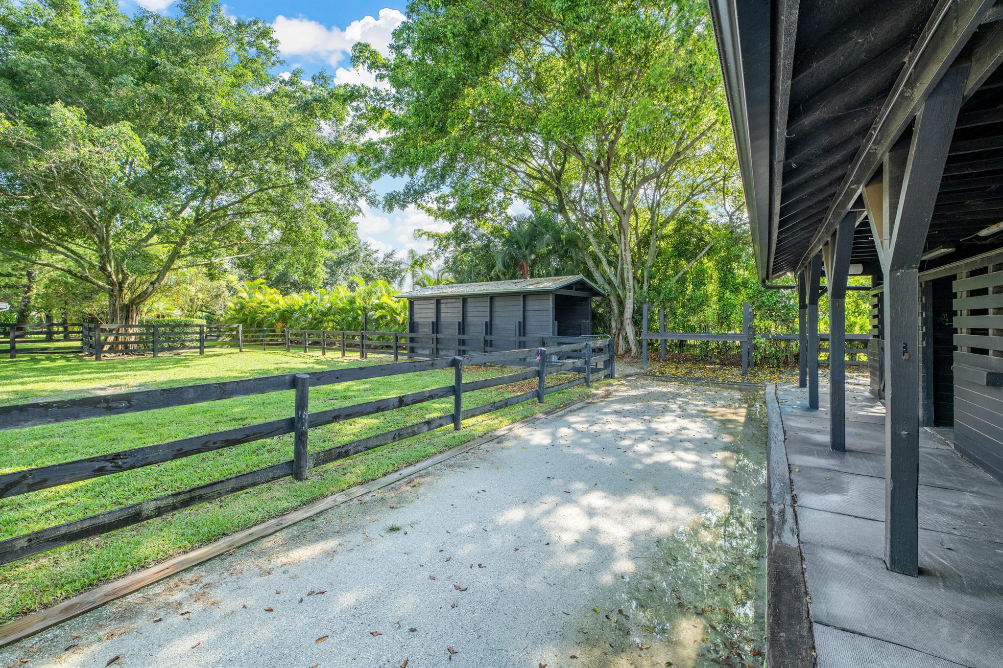 SADDLE TRAIL PARK OF WELL - Residential