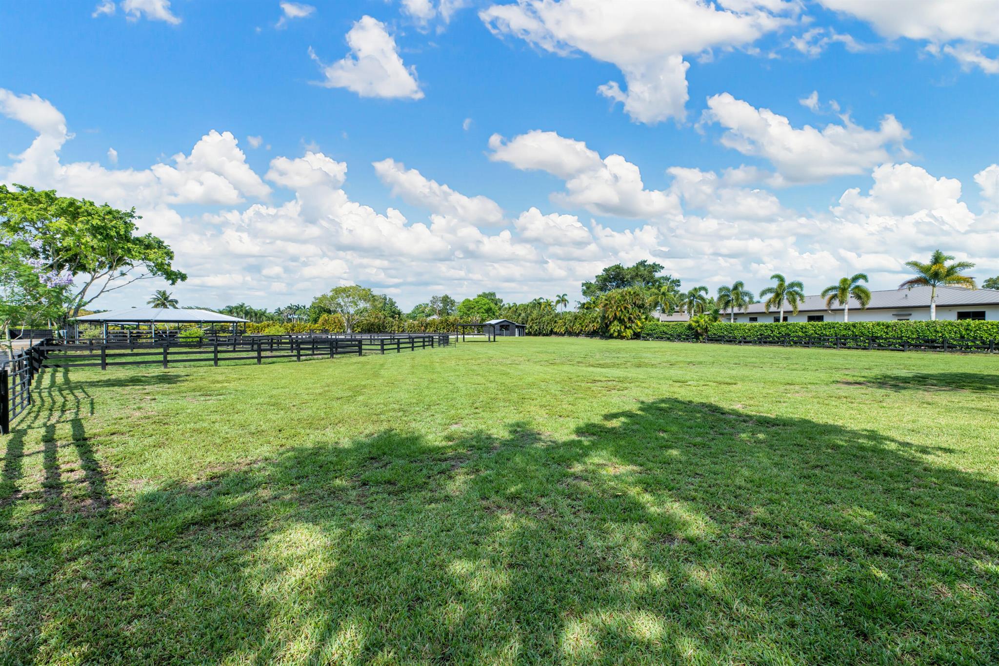 SADDLE TRAIL PARK OF WELL - Residential