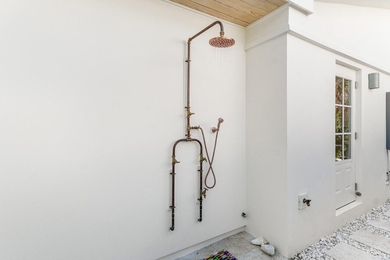 SHORE VIEW - Residential Lease