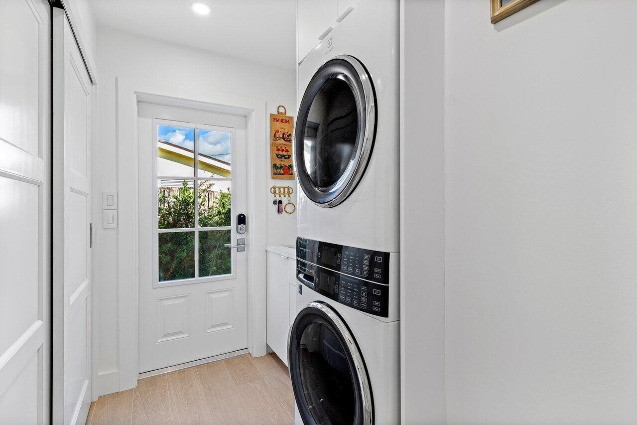 SHORE VIEW - Residential Lease