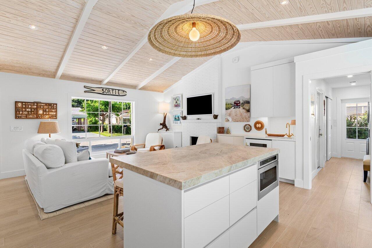 SHORE VIEW - Residential Lease