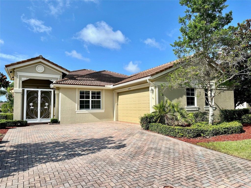 Photo of 6305 Astor Place, Vero Beach, FL 32966 (MLS # F10485749)