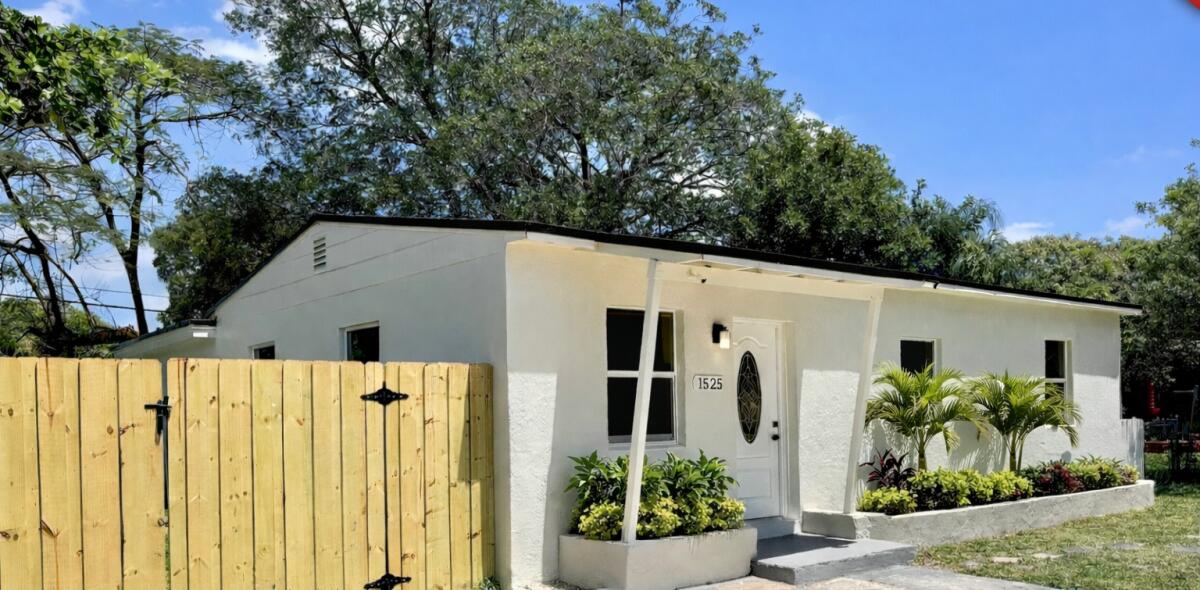 LAUDERDALE MANORS AMD PLAT - Residential