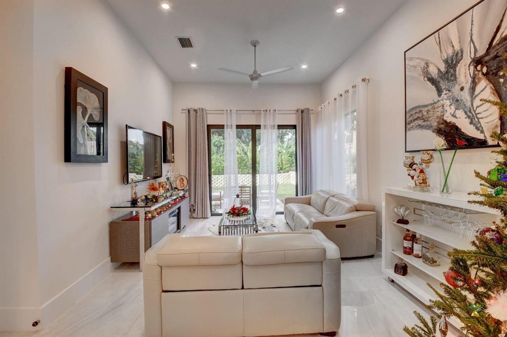 OCEANVIEW TOWNHOMES - Residential Lease