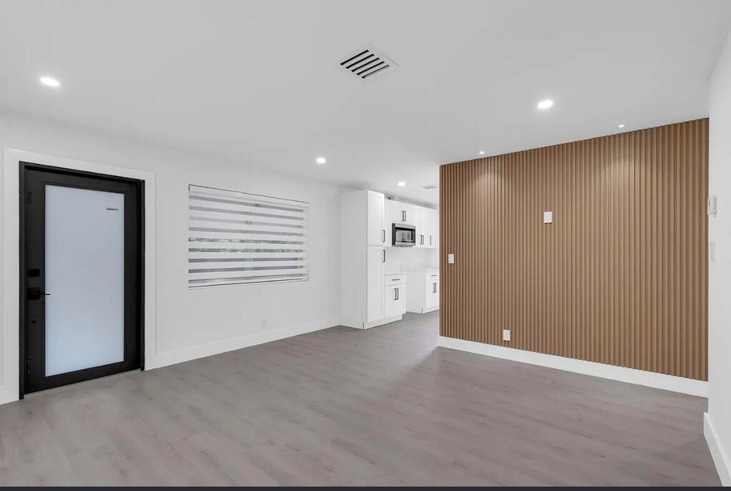 Photo of 1341 SE 10th Avenue, Fort Lauderdale, FL 33316 (MLS # B26010681)