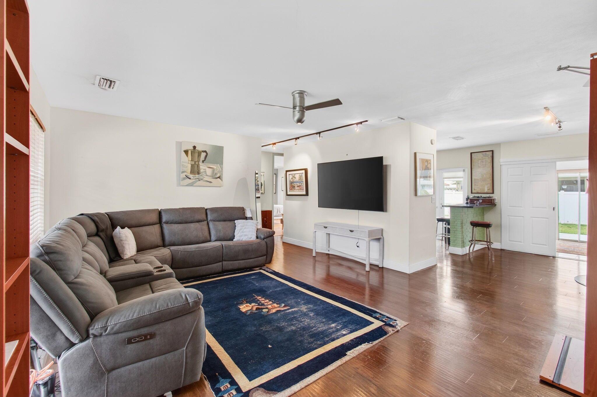 View photos, virtual tours, details... 2775 NE 5th Avenue