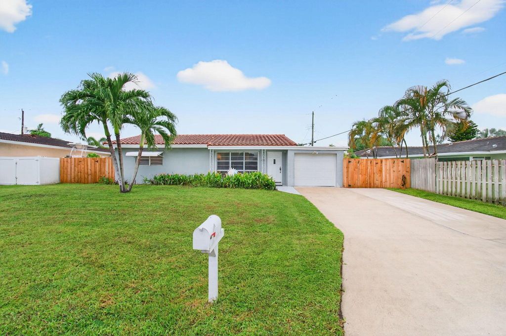 Photo of 2775 NE 5th Avenue, Boca Raton, FL 33431 (MLS # R11132206)