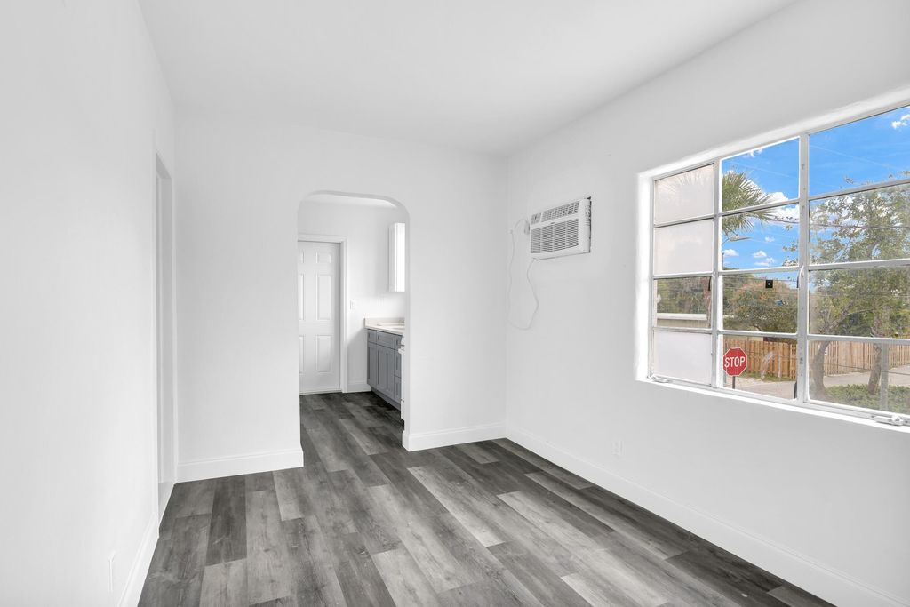 Photo of 820 N Dixie Highway #4, Lake Worth Beach, FL 33460 (MLS # B26019505)