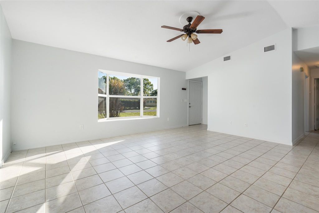 Photo of 8106 Fort Pierce Boulevard, Fort Pierce, FL 34951 (MLS # F10425417)