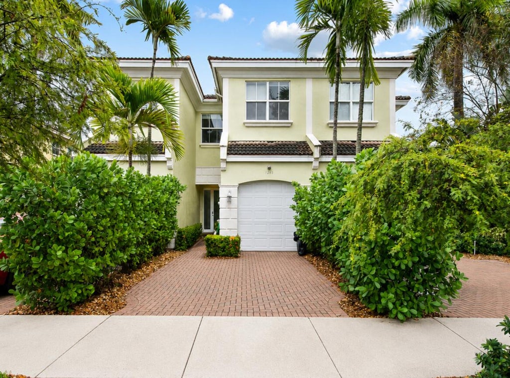 Photo of 1226 NE 14th Avenue, Fort Lauderdale, FL 33304 (MLS # B26085478)