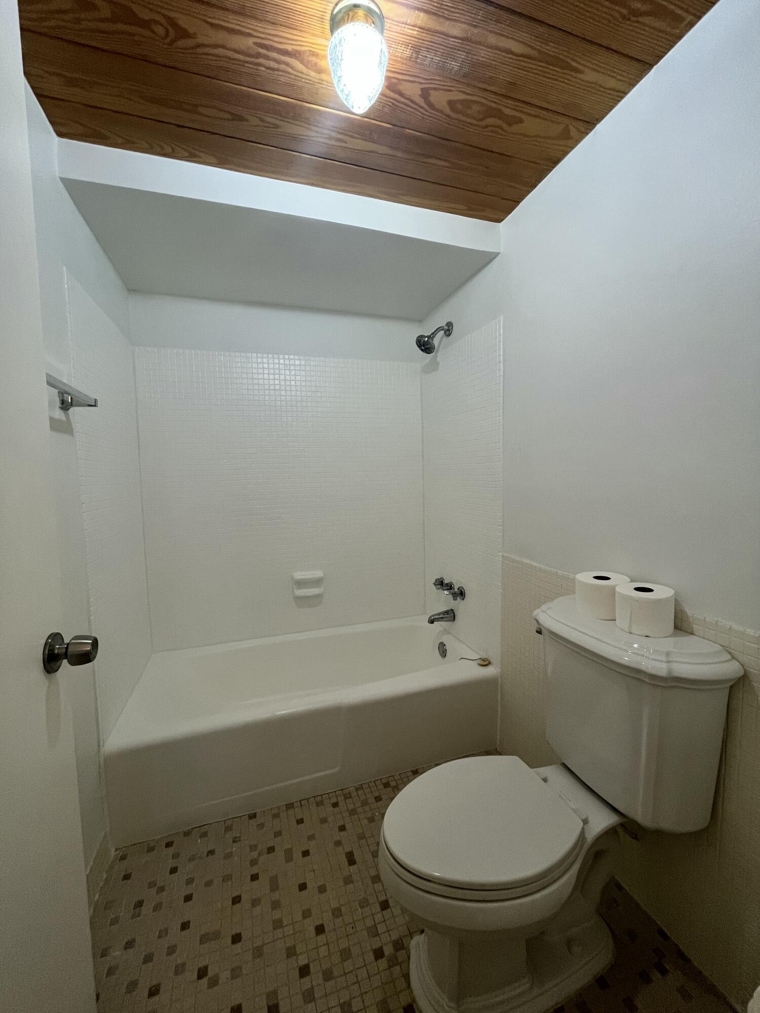 VIKING ARMS CONDO - Residential Lease