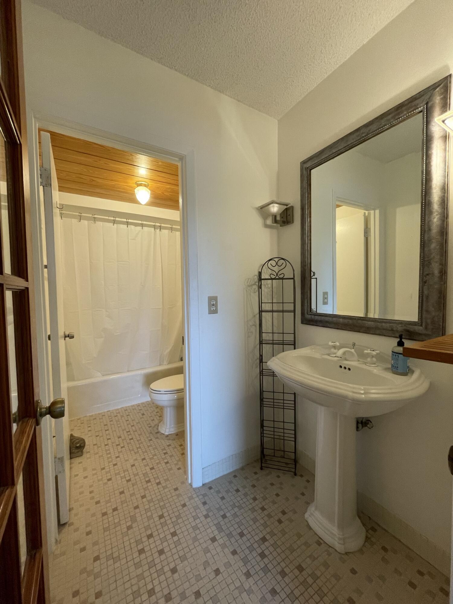 VIKING ARMS CONDO - Residential Lease