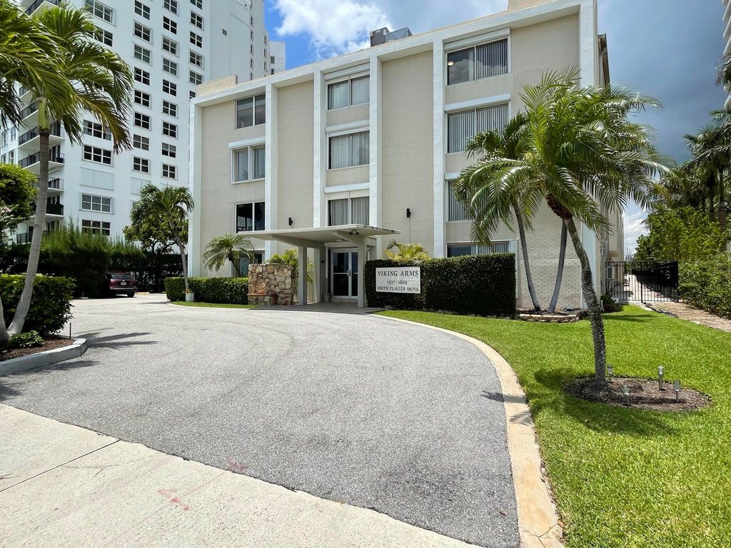 Photo of 1601 S Flagler Drive #303-o, West Palm Beach, FL 33401 (MLS # B26027092)