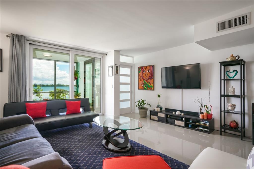 Lake Emerald - Residential