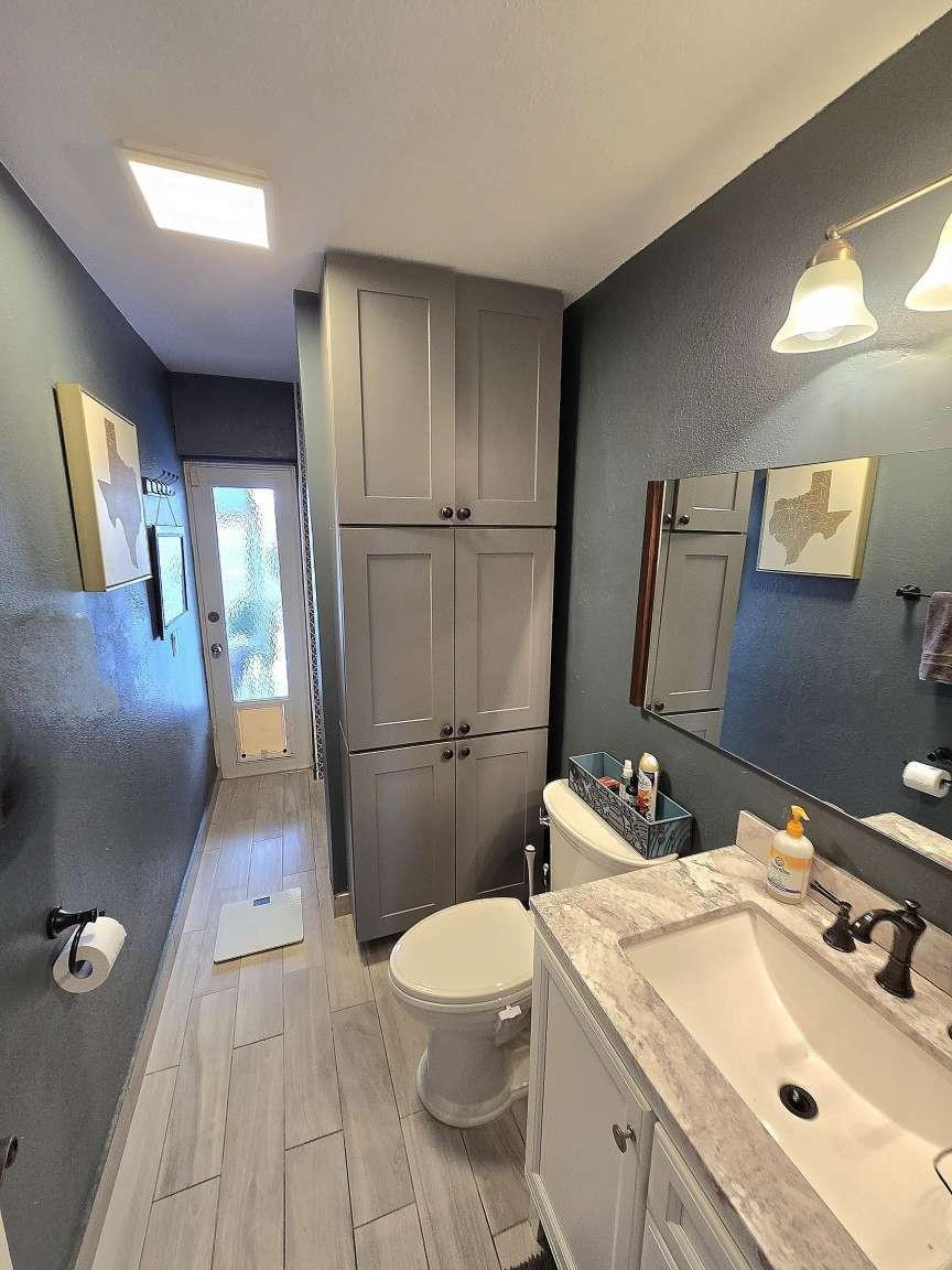 1736 NW 38th St