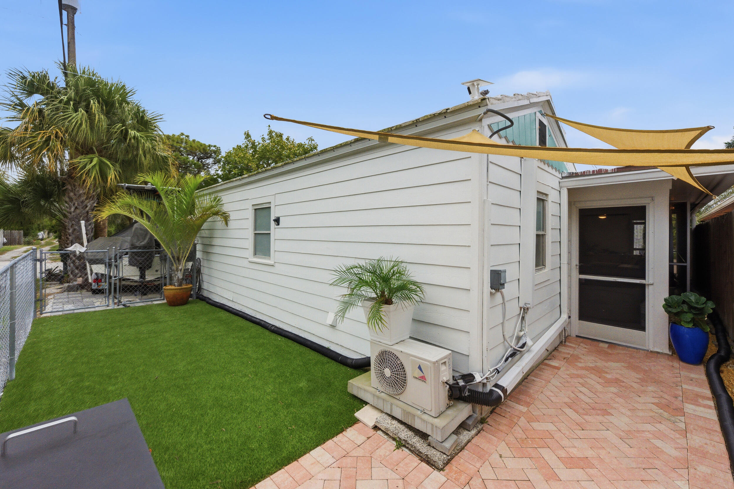 LAKE WORTH TOWN OF - Residential