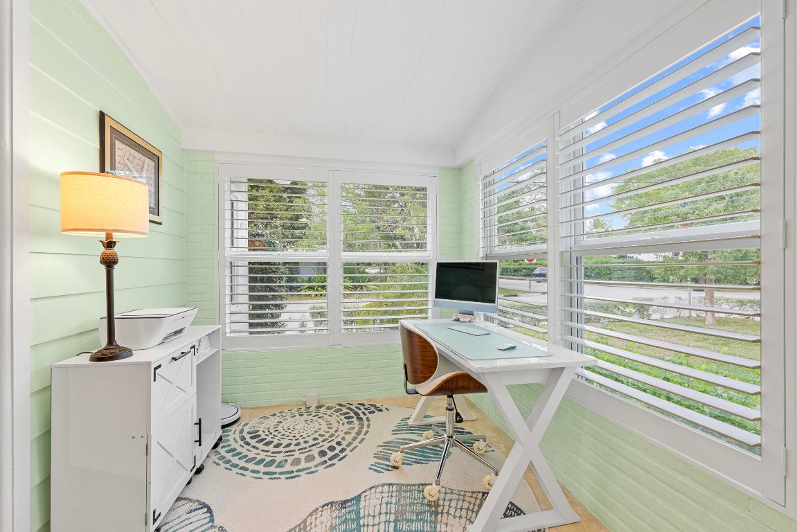 LAKE WORTH TOWN OF - Residential