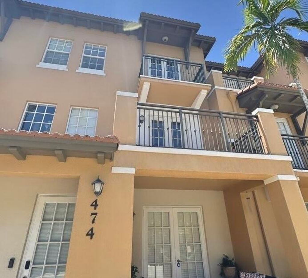 Photo of 474 SW 147th Avenue, Pembroke Pines, FL 33027 (MLS # B26026318)