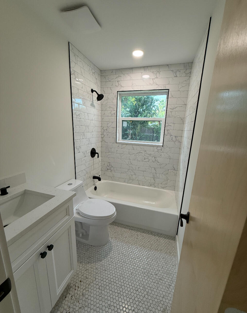 PALM BEACH GARDENS ESTS PL 1 IN PB 26 PGS 188 & 18 - Residential