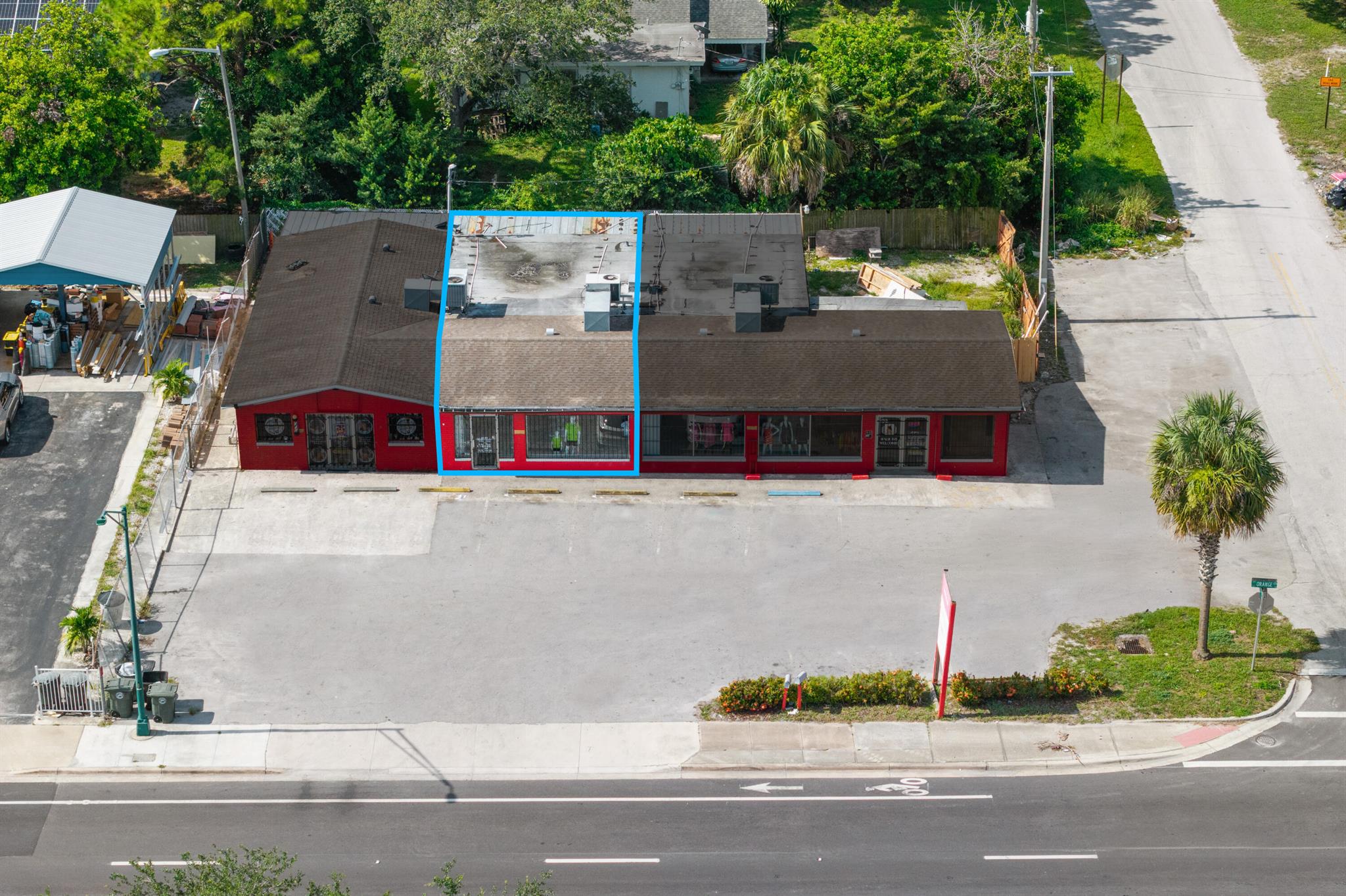 Main image without alt text