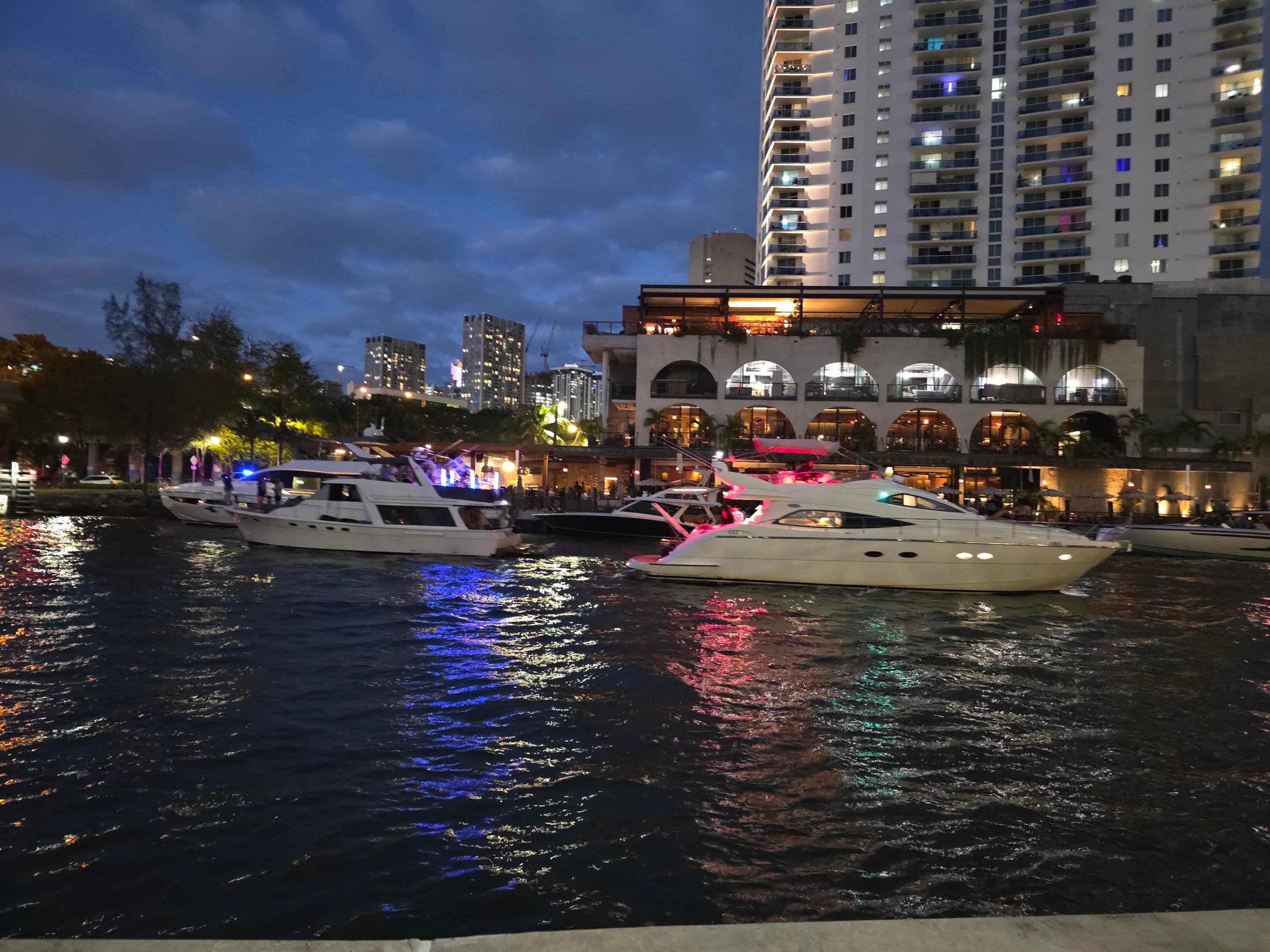 RIO CRISTAL CONDO - Residential