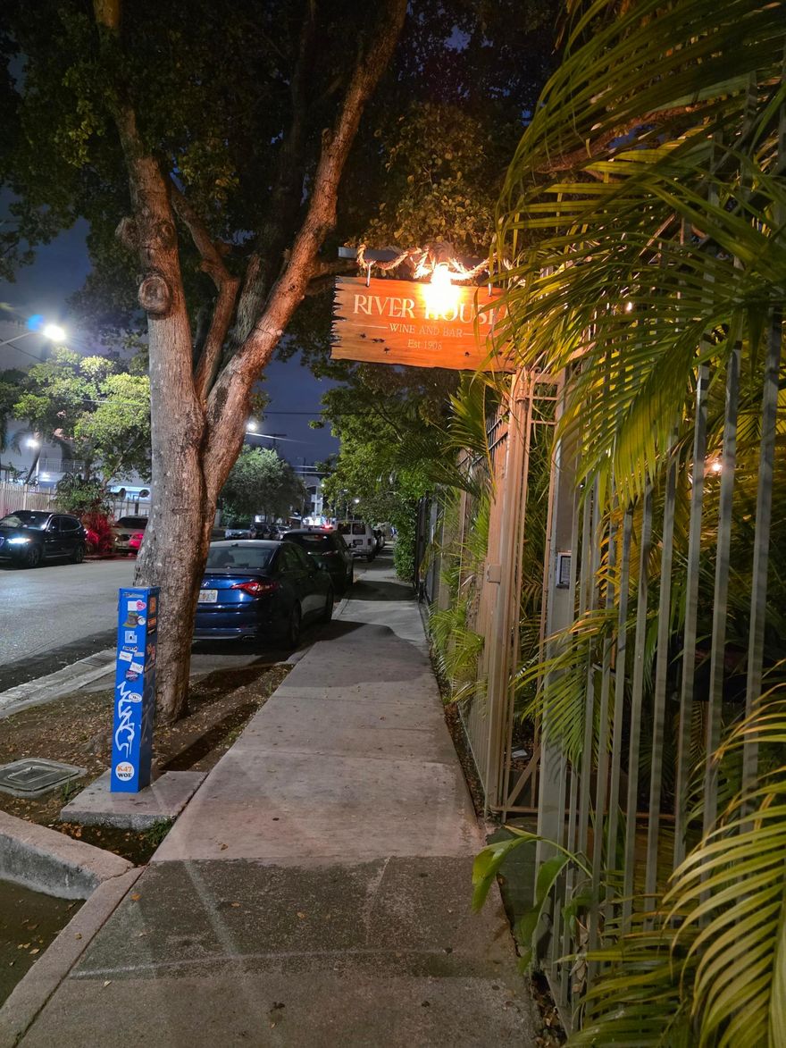 Prime investment opportunity in Miami's emerging West Brickell corridor. This well maintained 2/1 offers immediate income with a reliable tenant in place. The building provides low maintenance ownership and sits minutes from Brickell, Downtown, the Miami River District, I-95, and major employment hubs. Unit 208B benefits from strong rental demand thanks to its central location, walkability, and access to transit, dining, and ongoing neighborhood revitalization. A smart addition to any portfolio with built in cash flow and long term upside. SPANISH: Oportunidad de inversion en el corredor emergente de West Brickell en Miami. Este 2/1 bien mantenido ofrece ingreso inmediato con un inquilino confiable ya establecido. El edificio ofrece una experiencia de bajo mantenimiento, ubicado a minutos de Brickell, Downtown, el Miami River District, I-95 y los principales centros de empleo. La unidad 208B se beneficia de una fuerte demanda de alquiler gracias a su ubicacion central, su caminabilidad y su acceso a transporte, restaurantes y la revitalizacion continua del vecindario. Una adicion inteligente para cualquier portafolio, con flujo de efectivo inmediato y potencial de valorizacion a largo plazo.