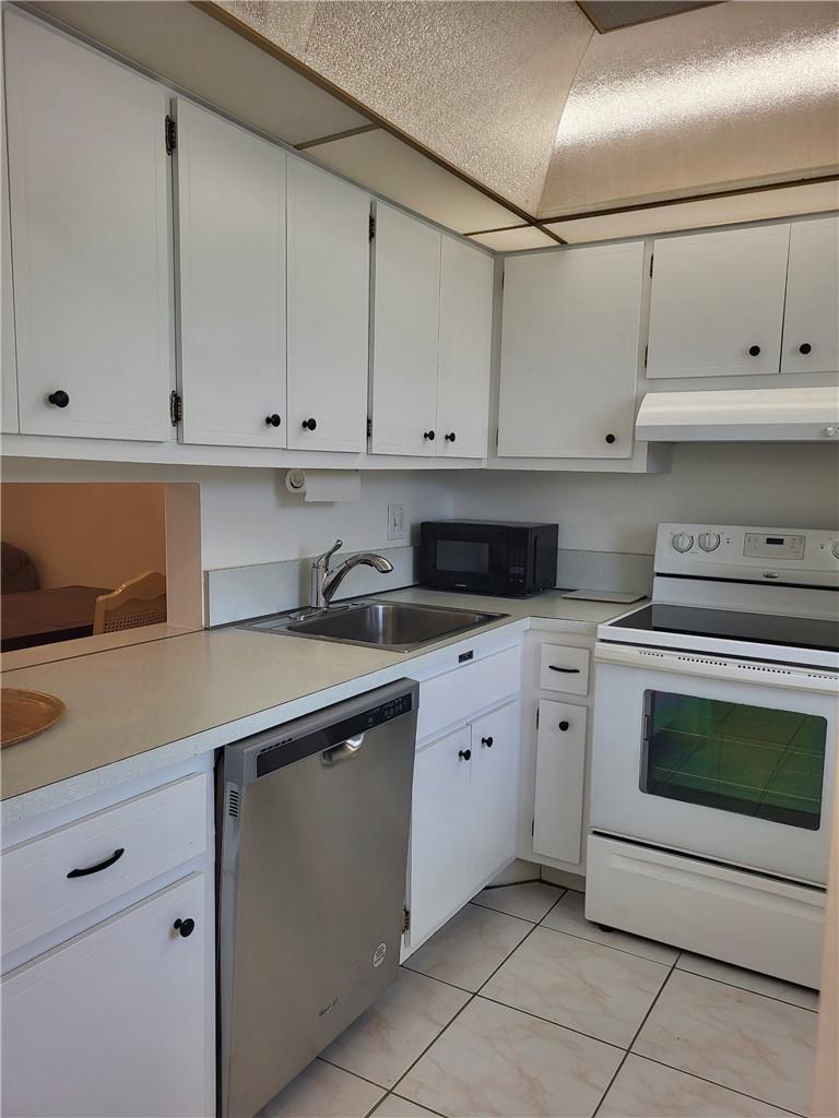LAUDERDALE OAKS CONDO 3 - Residential Lease