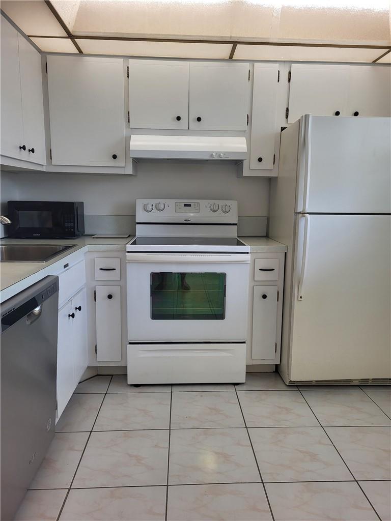 LAUDERDALE OAKS CONDO 3 - Residential Lease