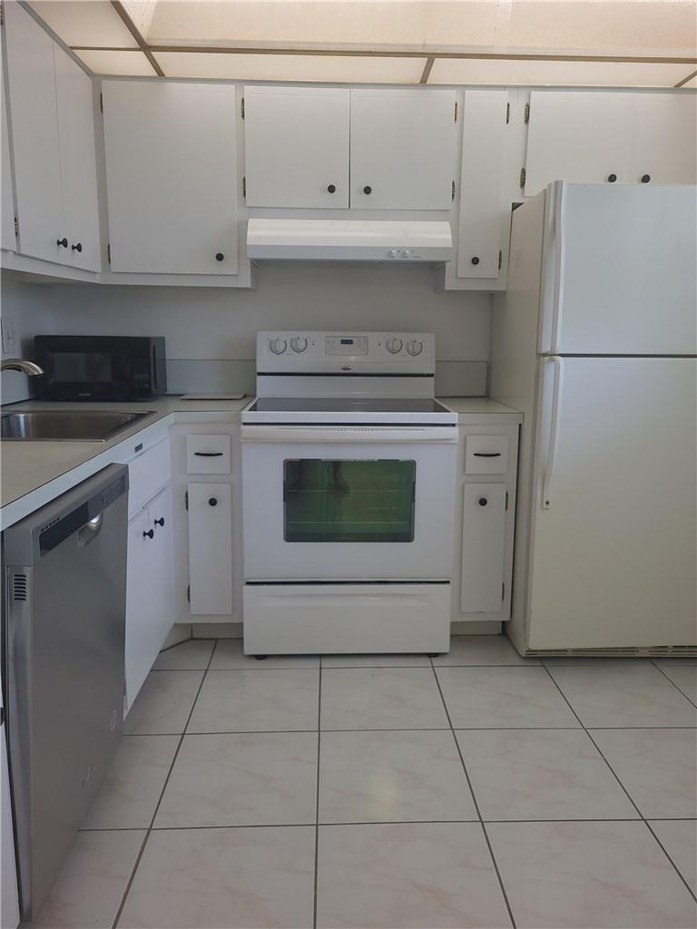 LAUDERDALE OAKS CONDO 3 - Residential Lease
