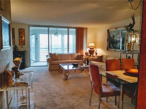 555 Oaks Ln Unit 405, Pompano Beach, FL MLS: F10423804