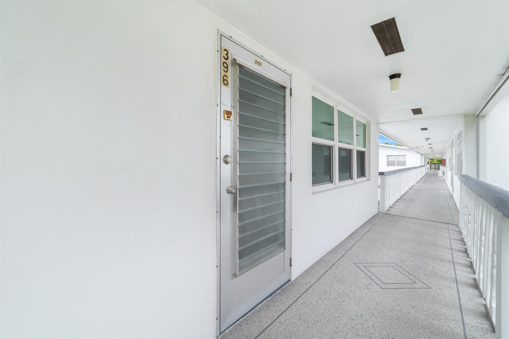 396 Windsor Q, West Palm Beach, FL, 33417/$95,000 2 396 Windsor Q