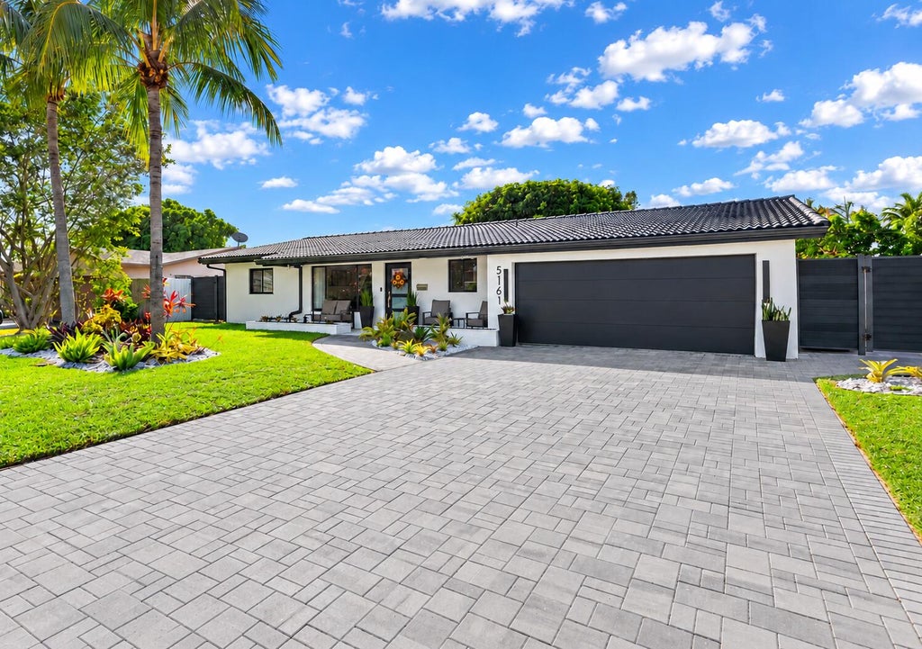 Photo of 5161 NE 18th Terrace, Fort Lauderdale, FL 33308 (MLS # B26093443)