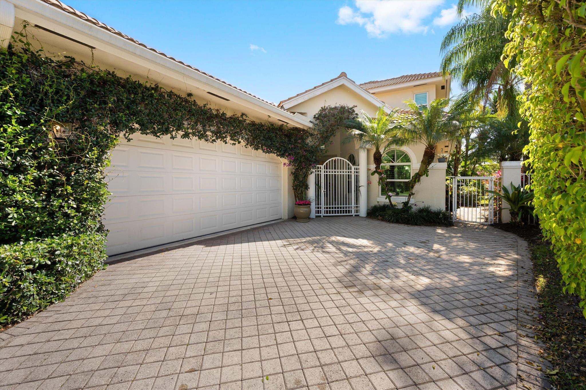 2781 Twin Oaks Way