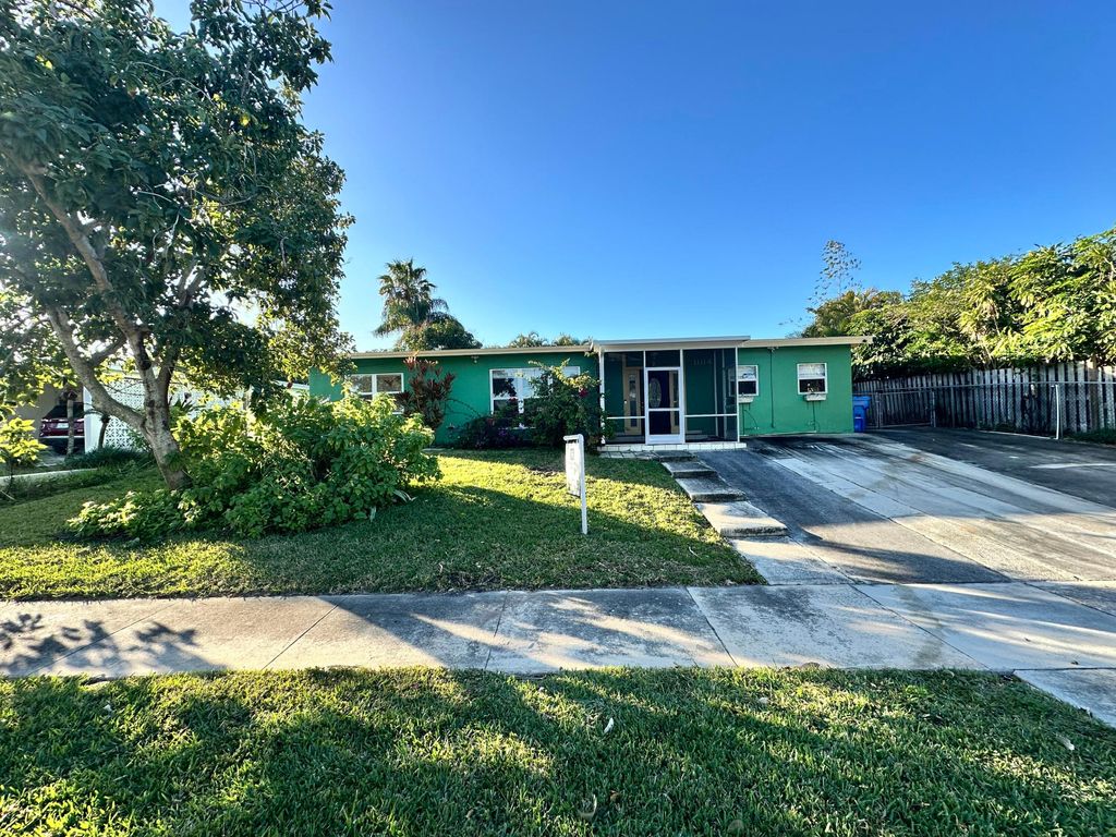 Photo of 1014 W Broward Street, Lantana, FL 33462 (MLS # R11126237)