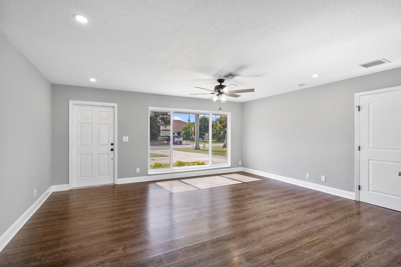 TROPIC PALMS 1 - Residential