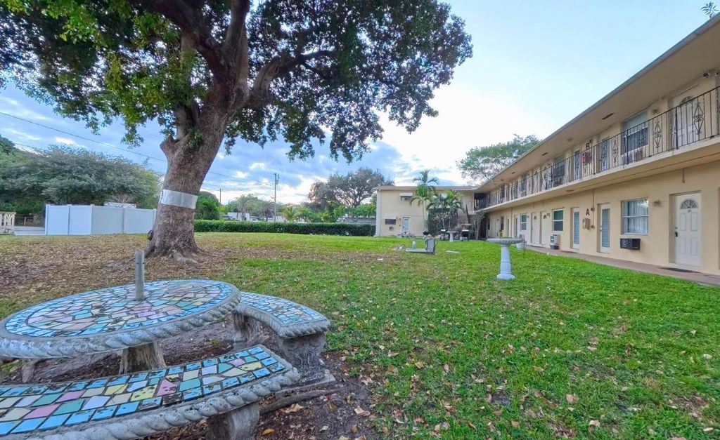 Photo of 2621 Grant Street #10a, Hollywood, FL 33020 (MLS # R11155531)