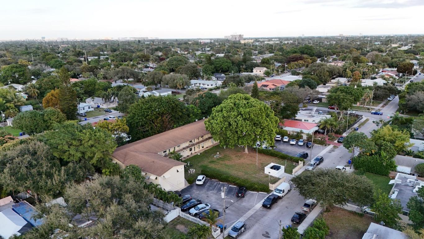 CRYSTAL COURT NO 4 CONDOMINIUM - Residential