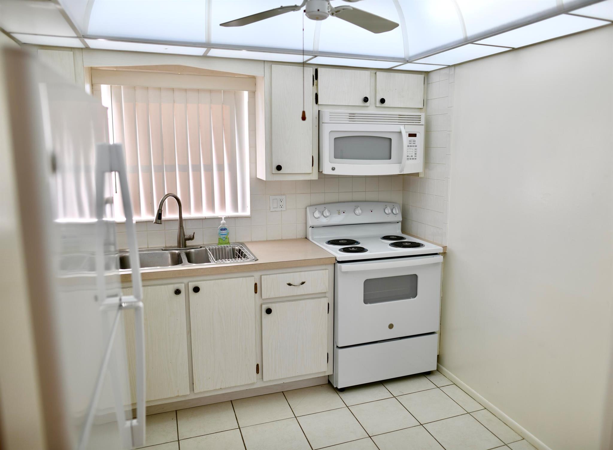 2556 Dudley Drive E Unit D