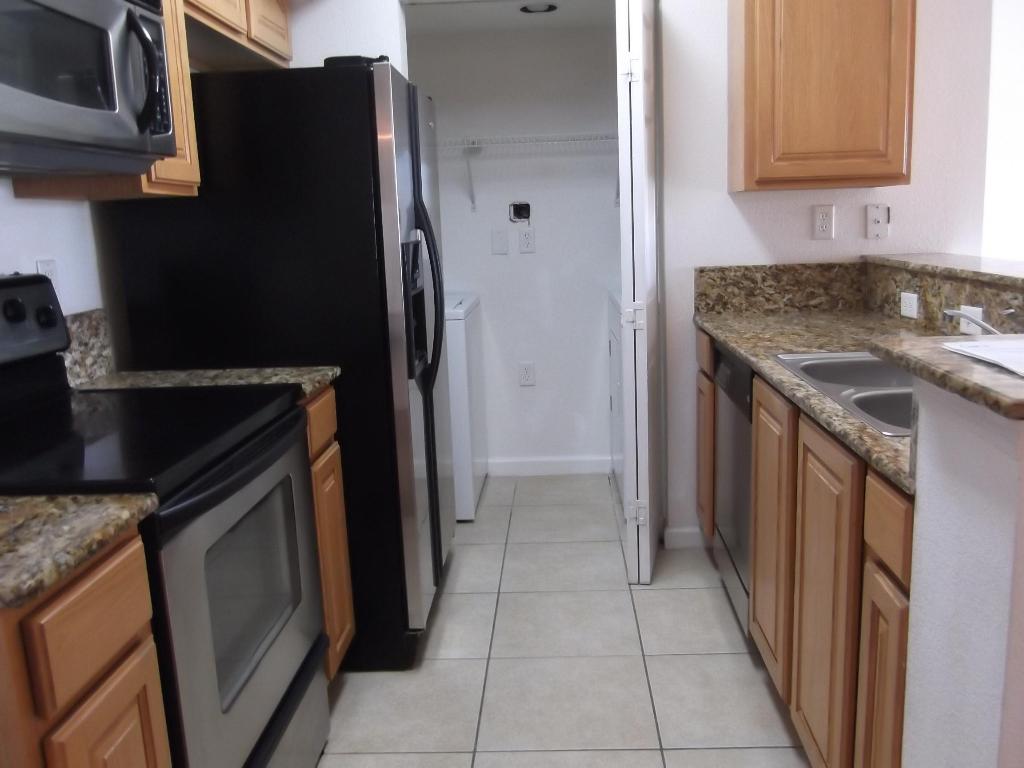 THE CLUB AT ST LUCIE WEST, A CONDOMINIUM - Residential Lease