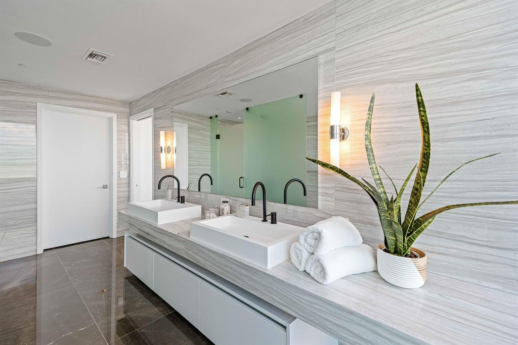 AUBERGE BEACH RESIDENCES - Residential