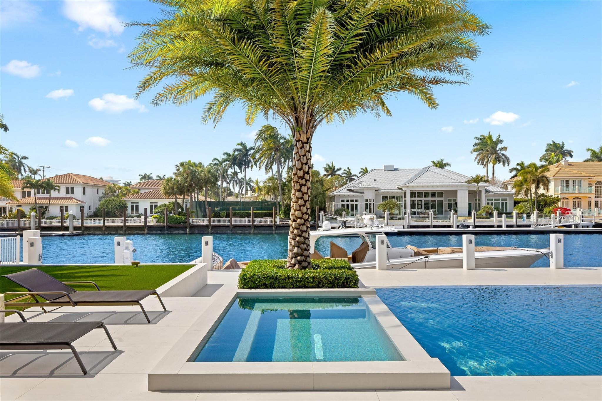 DEL LAGO ISLE - Residential