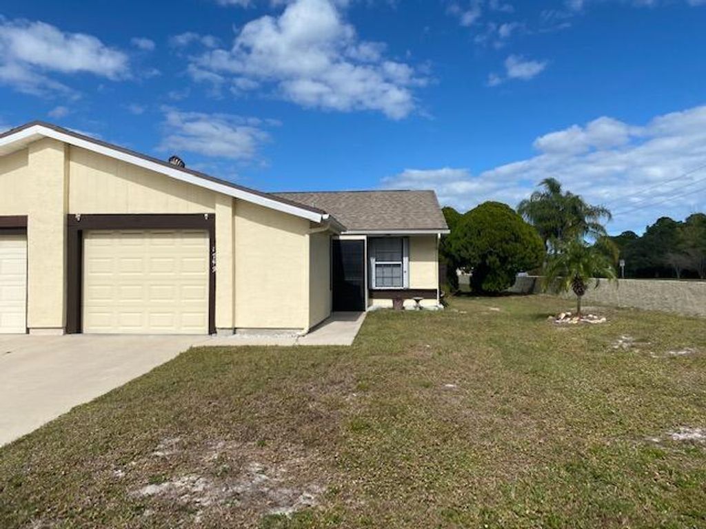 Photo of 1749 SE Ryecroft Court, Port Saint Lucie, FL 34952 (MLS # R10772651)