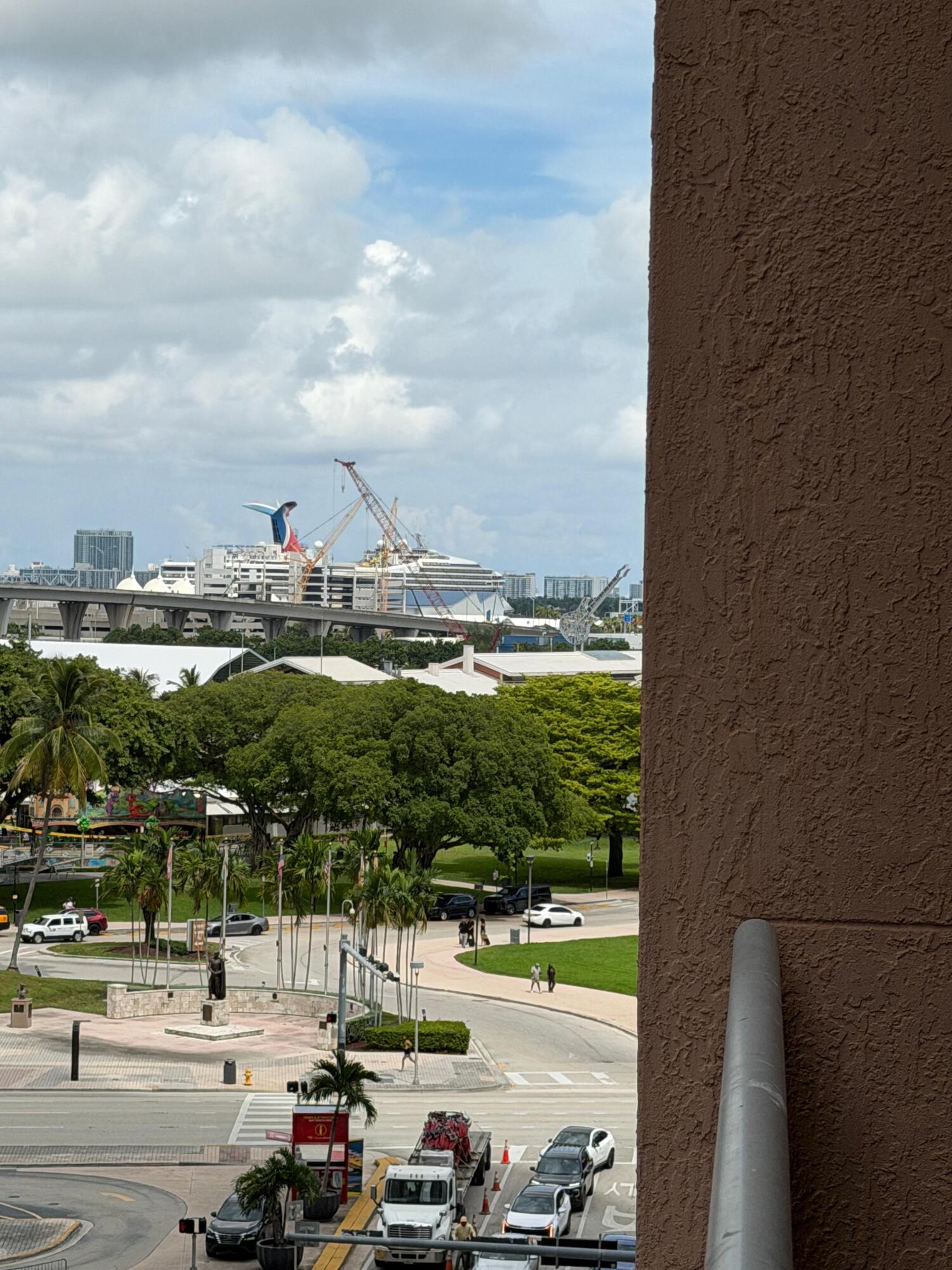 244 BISCAYNE Boulevard 645