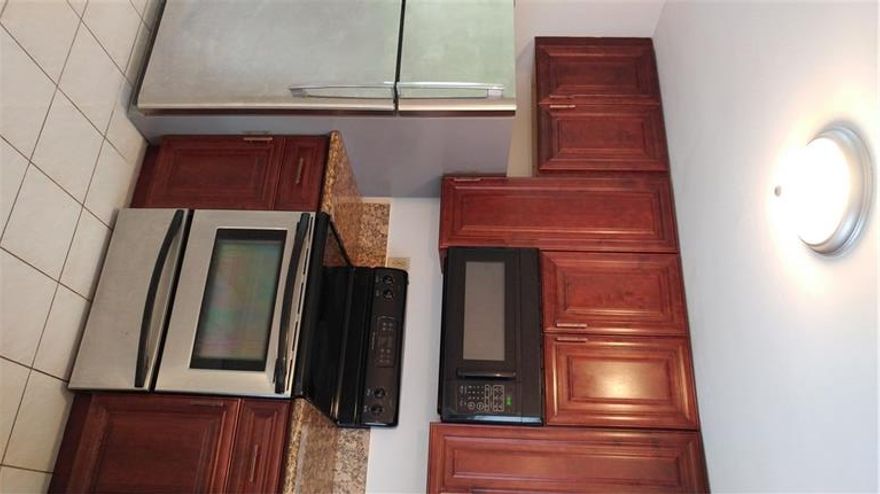 SMALL COMPLEX IN GREAT WEST BOCA LOCATION. WOOD CABINETS AND GRANITE  COUNTER TOPS.  EASY TO SHOW. VACANT . HAMMOCK ELEMENTARY, EAGLES LANDING MIDDLE SCHOOL, OLYMPIC HEIGHTS HIGH SCHOOL.