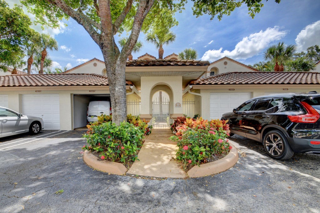 Photo of 9204 Glenmoor Drive, West Palm Beach, FL 33409 (MLS # B26046098)